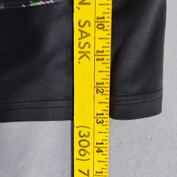 Under Armour athletic shorts boys XS black and multi-colour with graphic design - Picture 8 of 10